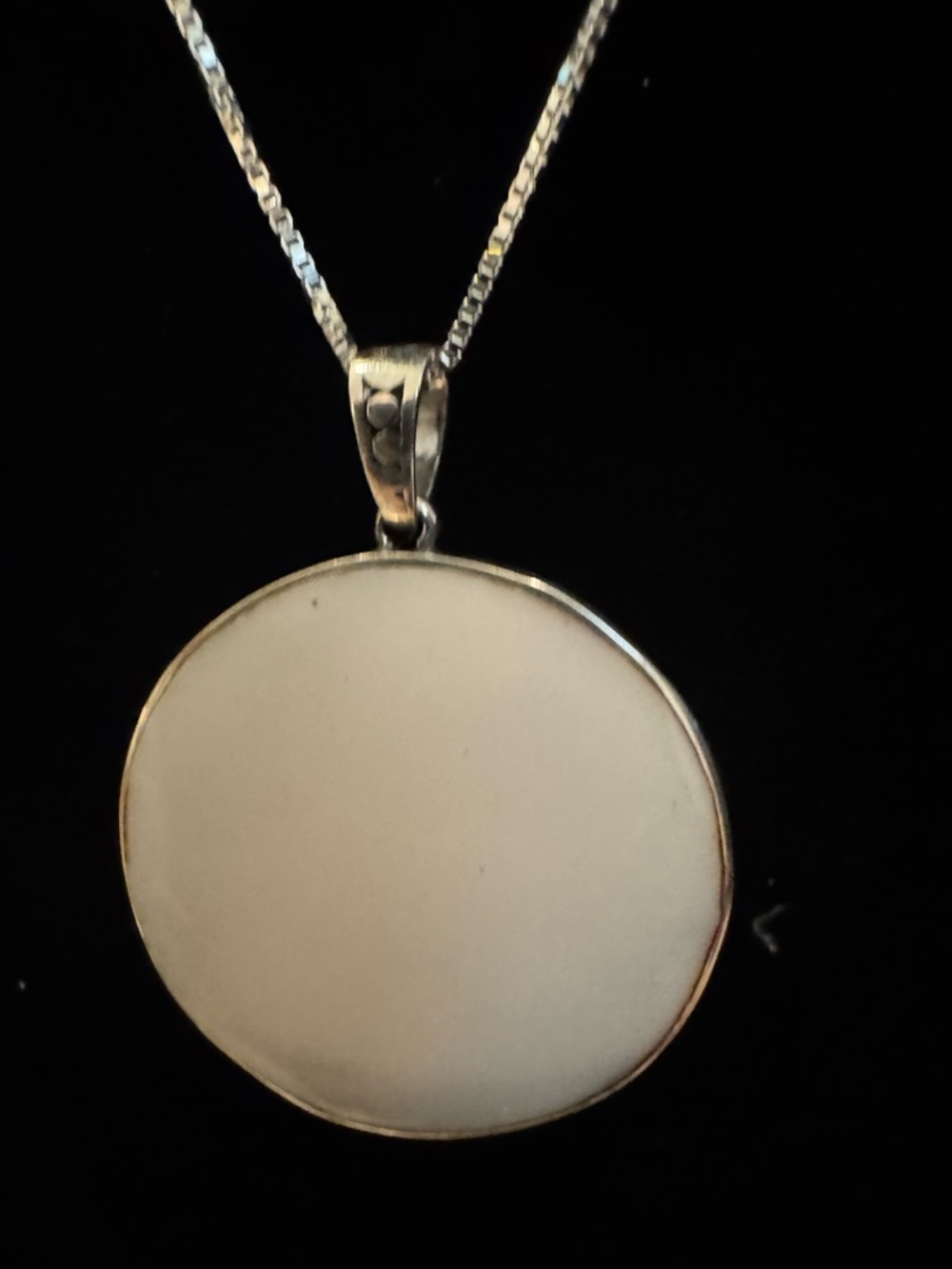 Mother of Pearl Lotus Pendant Necklace - sterling silver - Picture 4 of 6